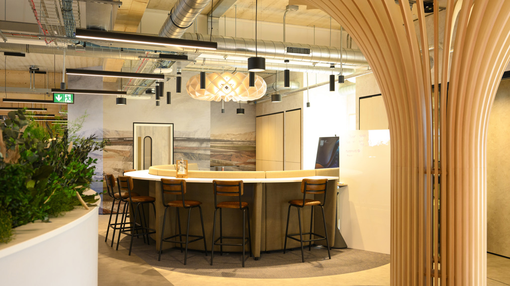 Collaborative seating zone with tiered benches 